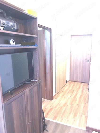 Garsonieră decomandată în Roșu