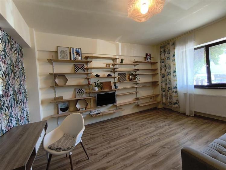 Apartament cu 2 camere decomandat, mobilat în Valea Adâncă