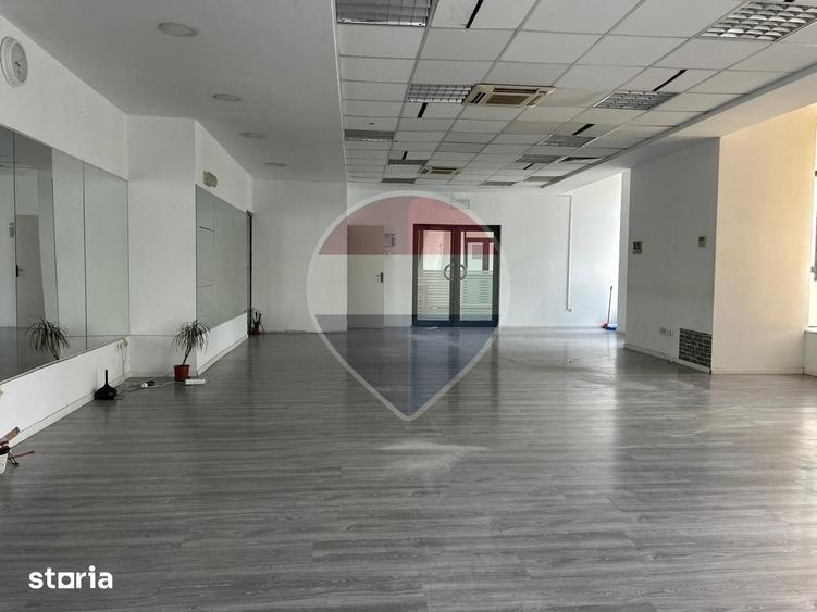 Spațiu comercial, de 362 mp, în Centrul Civic