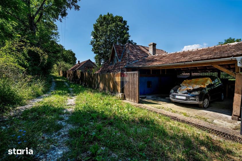 Casă cu 7 camere cu Teren 2700 Mp în Tureni