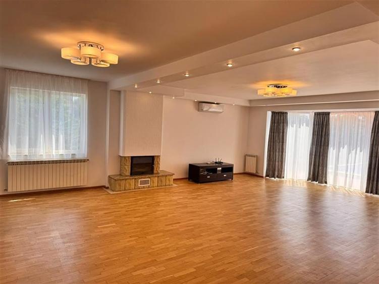 Casă individuală cu 6 camere cu Piscina în Iancu Nicolae