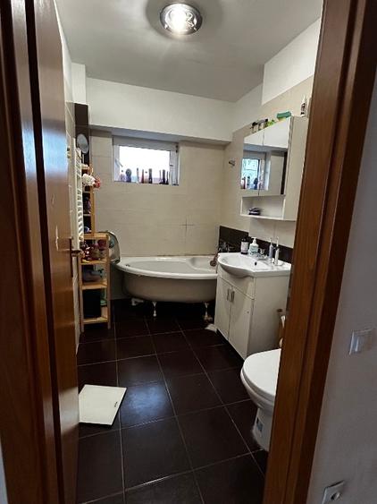 Apartament cu 3 camere decomandat, mobilat în Ostratu