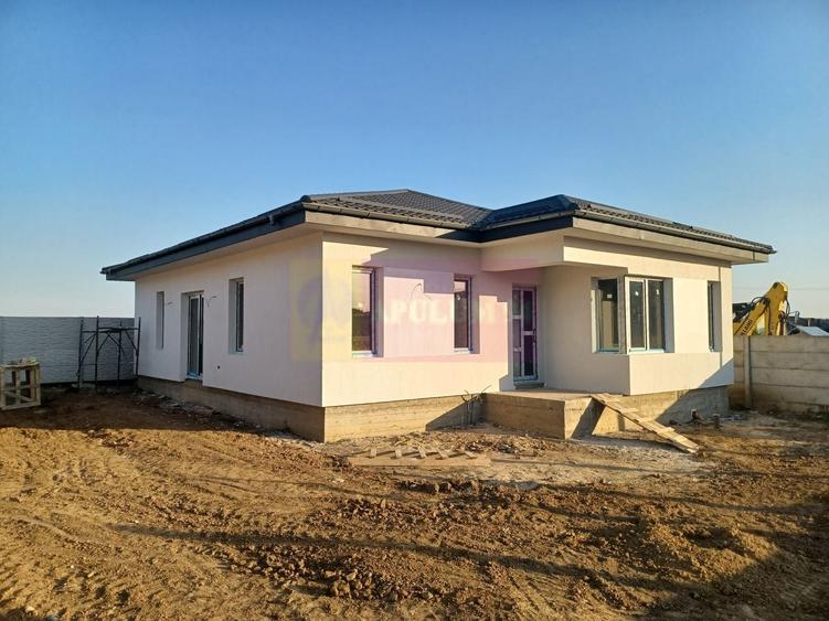 Casă individuală cu 4 camere cu Canalizare în Dragomirești-Vale