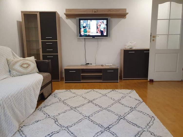 Apartament cu 2 camere decomandat în Drumul Sării
