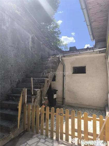 Casă cu 5 camere cu Teren 565 Mp în Central