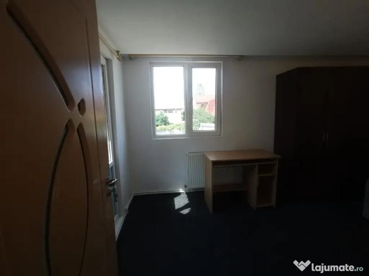 Casă cu 4 camere cu Teren 200 Mp în Apărătorii Patriei