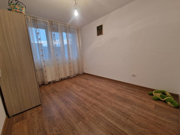 Apartament cu 3 camere semidecomandat în Drumul Taberei