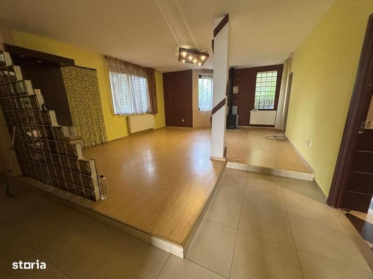 Casă cu 4 camere în Breazu