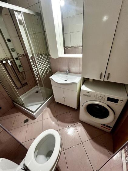 Apartament cu 3 camere decomandat în Medicină