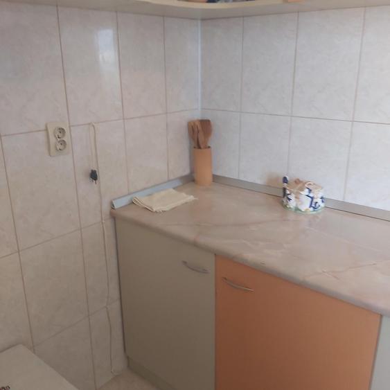 Apartament cu 2 camere semidecomandat în 13 Decembrie