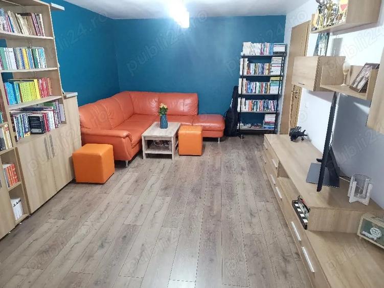 Apartament cu 4 camere decomandat în Lipovei