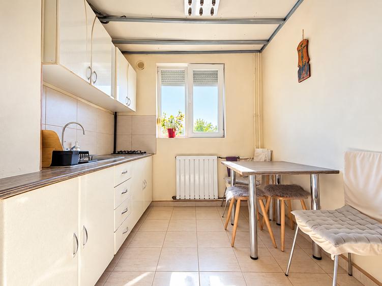 Apartament cu 3 camere decomandat în Șagului