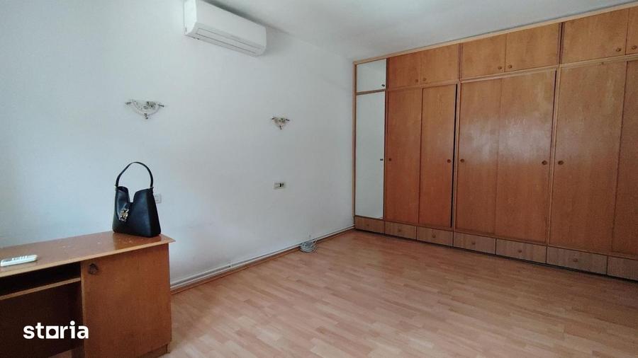 Apartament cu 4 camere decomandat în Cotroceni