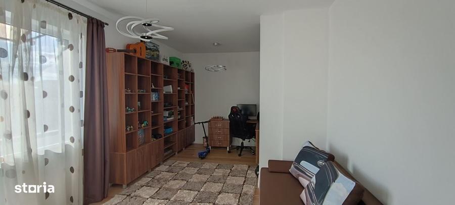 Apartament cu 4 camere în Florești