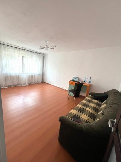 Apartament cu 2 camere decomandat în Rovine