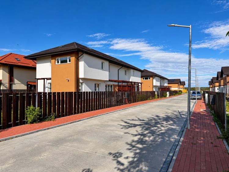 Duplex cu 4 camere cu Teren 250 Mp în Buftea