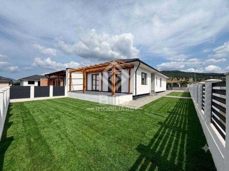 Duplex cu 4 camere cu Canalizare în Unirea