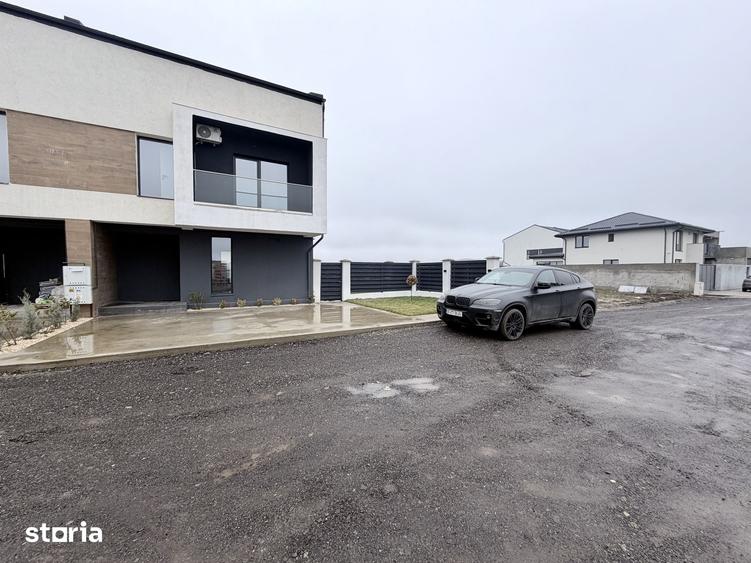 Casă cu 5 camere cu Teren 242 Mp în Glina
