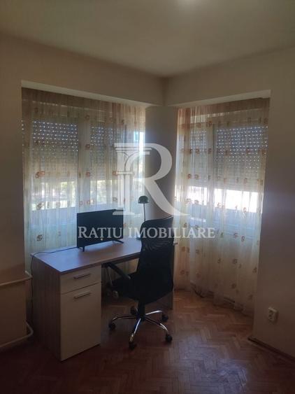 Apartament cu 3 camere decomandat, mobilat în Cetății