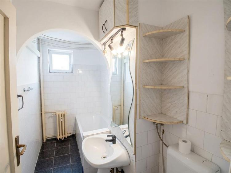 Apartament cu 3 camere decomandat în Cetății