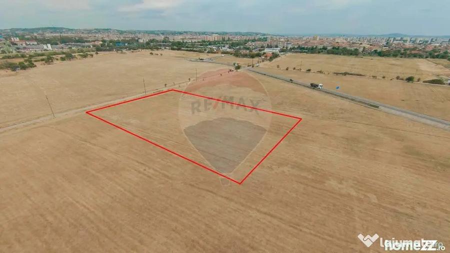 Teren de 7000 mp, în Iosia