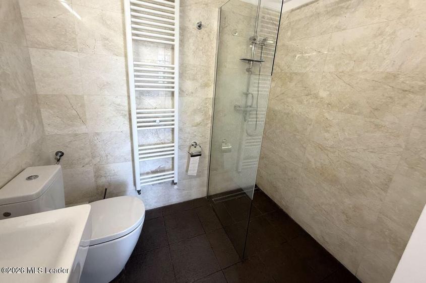 Apartament cu 6 camere decomandat în Grădina Icoanei