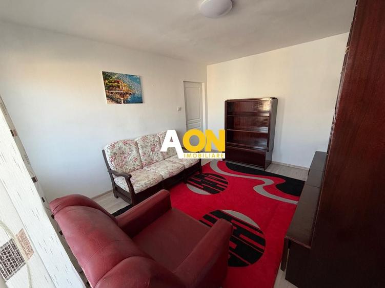 Apartament cu 3 camere semidecomandat, mobilat în Cetate