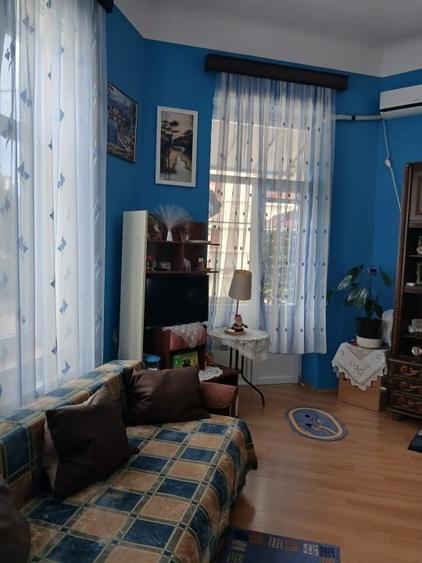 Apartament cu 5 camere semidecomandat, mobilat în Armeneasca