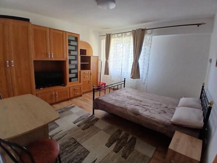 Garsonieră decomandată în Central