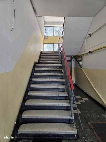 Apartament cu 4 camere semidecomandat în Central