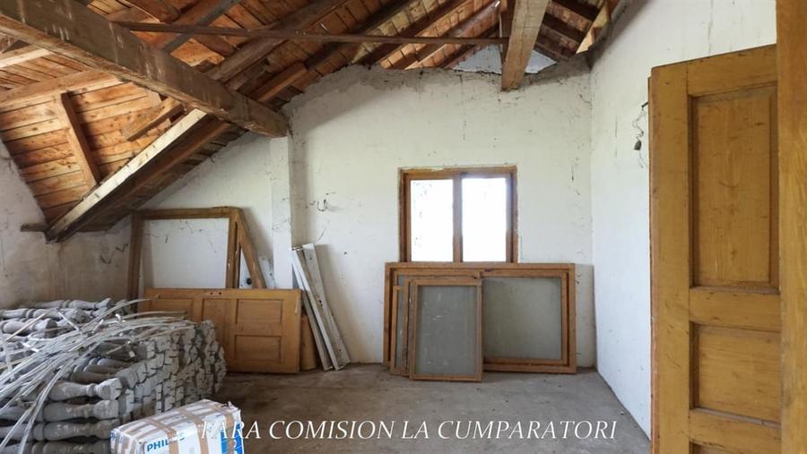 Casă individuală cu 10 camere cu Teren 4324 Mp în Călimănești