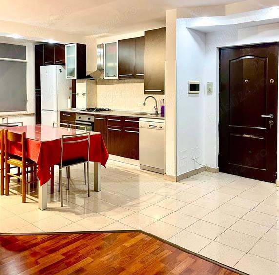 Apartament cu 5 camere decomandat în Central