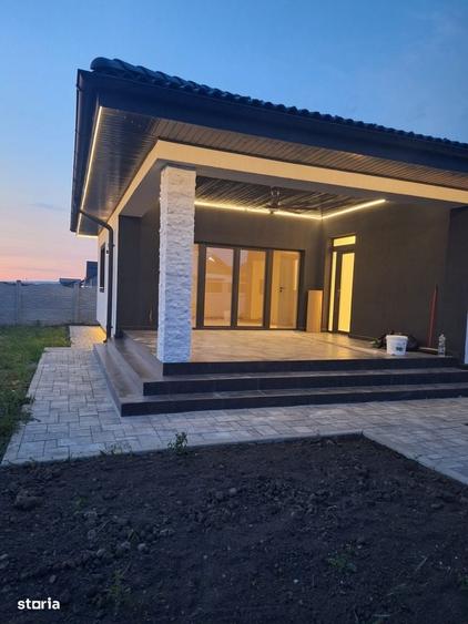 Casă cu 4 camere în Exterior Vest