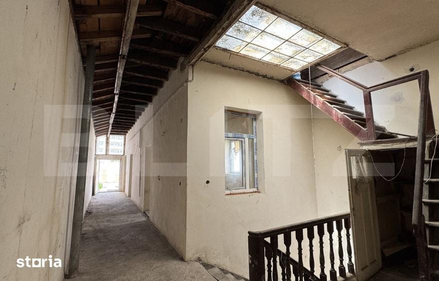 Casă cu 6 camere cu Teren 339 Mp în Central