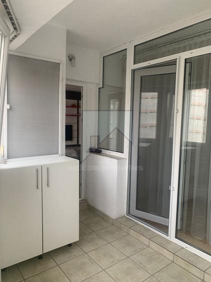 Apartament cu 3 camere decomandat, mobilat în Nerva Traian