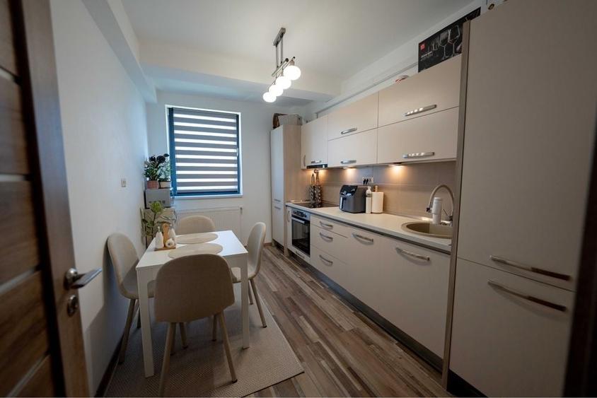 Apartament cu 3 camere semidecomandat în Exterior Vest