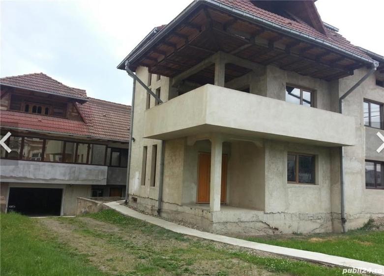 Casă cu 10 camere cu Teren 700 Mp în Rădăuți
