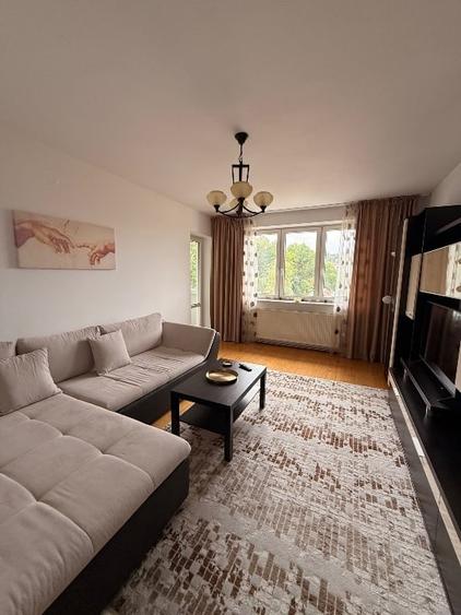 Apartament cu 3 camere decomandat, mobilat în Central