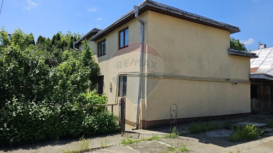 Casă individuală cu 4 camere cu Teren 680 Mp în Central