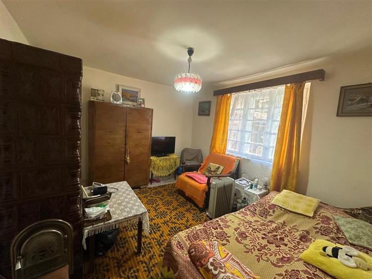 Casă individuală cu 3 camere cu Canalizare în Exterior Est