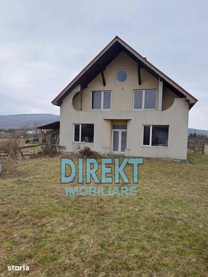 Casă cu 4 camere cu Teren 1500 Mp în Livezile