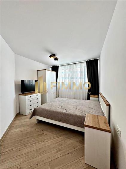 Apartament cu 3 camere semidecomandat, mobilat în Central