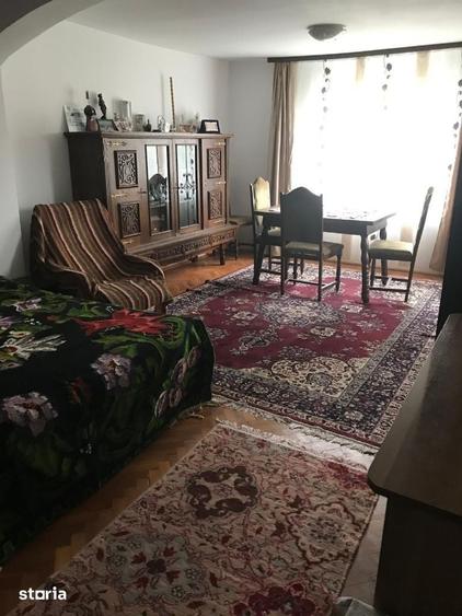 Casă cu 6 camere cu Teren 2559 Mp în Peștișani