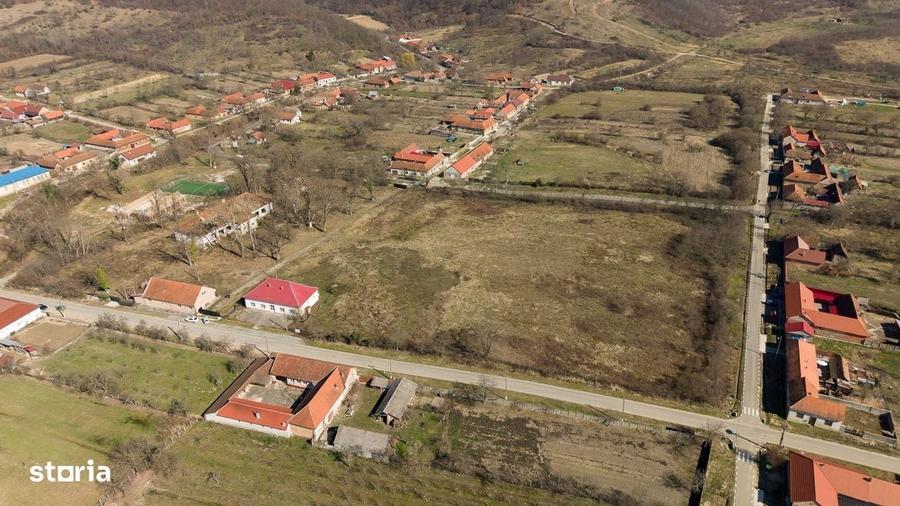 Casă cu 4 camere în Jupani