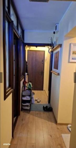 Apartament cu 3 camere decomandat în Teiul Doamnei