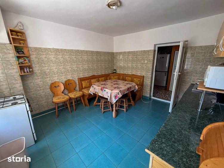 Casă cu 8 camere cu Teren 1289 Mp în Central