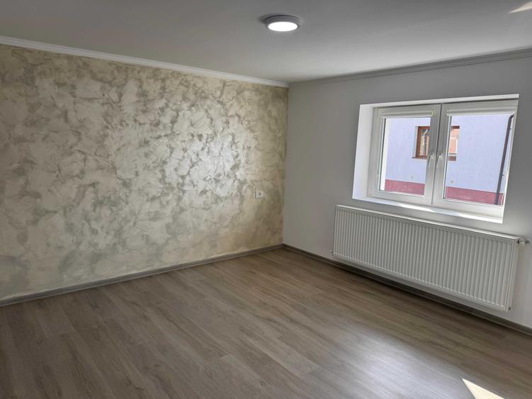 Casă cu 4 camere cu Teren 101 Mp în Central