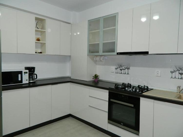 Apartament cu 3 camere decomandat, mobilat în Găvana Platou