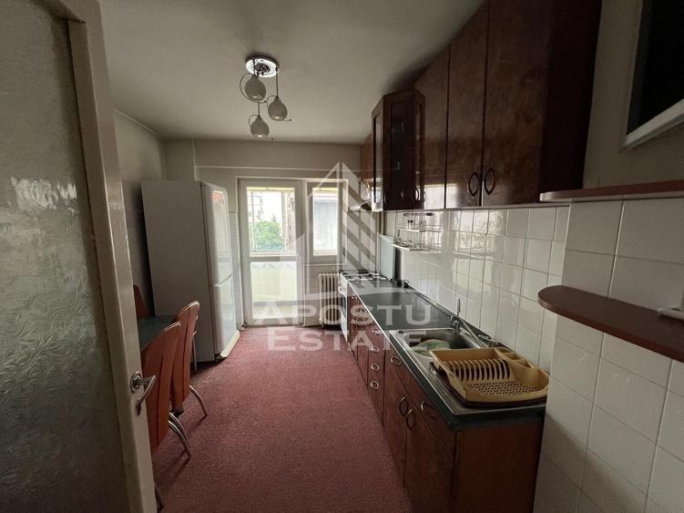 Apartament cu 3 camere decomandat în Aradului