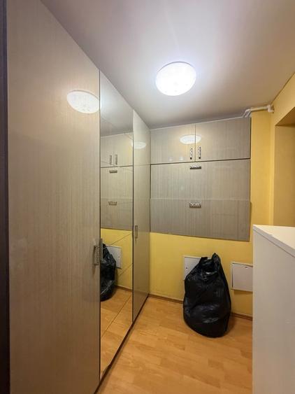 Apartament cu 3 camere decomandat în Doamna Ghica